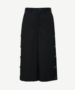 DROPPED BUTTON SHORTS 詳細画像