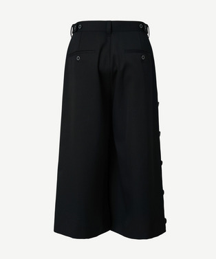 DROPPED BUTTON SHORTS 詳細画像