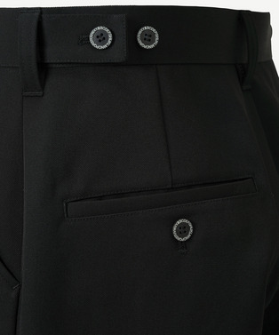 DROPPED BUTTON SHORTS 詳細画像